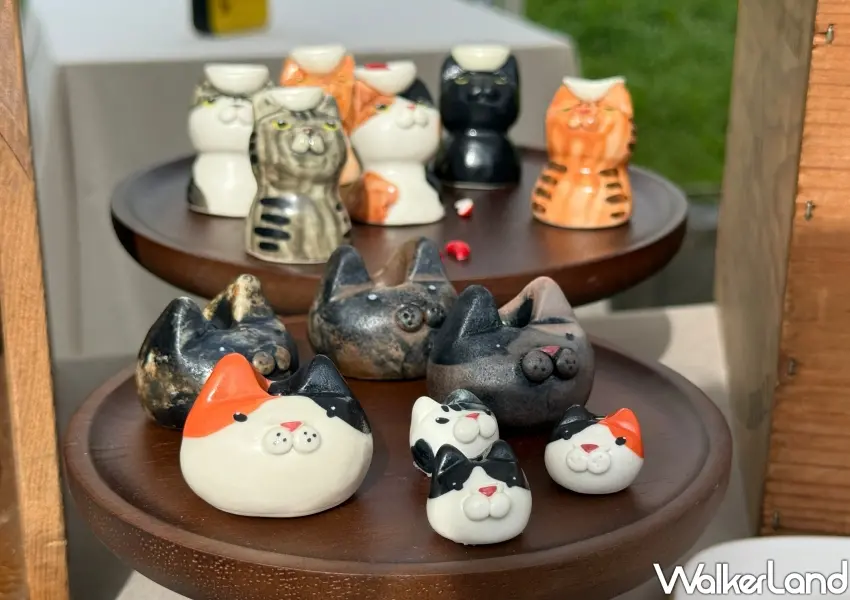 ▲各種不同花色的貓咪造型裝飾品,萌翻現場不少逛市集的民眾。(攝影:鄭雅之)