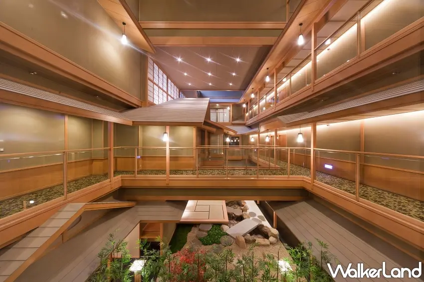 ▲走進日勝生加賀屋,彷彿瞬間切換到日本溫泉旅館!層層交錯的木造廊道、溫暖燈光與日式庭園造景,處處充滿和風質感。這次官網線上旅展雙人住宿最低3.6折、8,999元起,想安排一趟北投日式小旅行正是時候。圖/日勝生加賀屋提供;窩客島整理