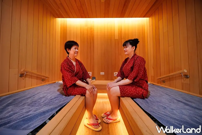 ▲不想只泡溫泉,還能試試雙人岩盤浴!日勝生加賀屋北投石檜木雙人岩盤浴以大片檜木打造溫暖空間,兩人可以各自躺在岩盤浴床上,享受悠閒的溫熱休憩時光。這次旅展指定時段快閃價3,200元加10%服務費,約5.7折,限量售完即下架。圖/日勝生加賀屋提供;窩客島整理