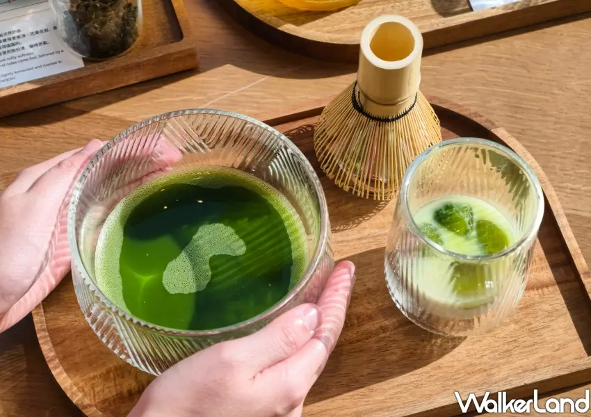 ▲流動茶席呈現現場刷茶儀式感,搭配特製茶冰磚展現豐富風味層次。(攝影:鄭雅之)