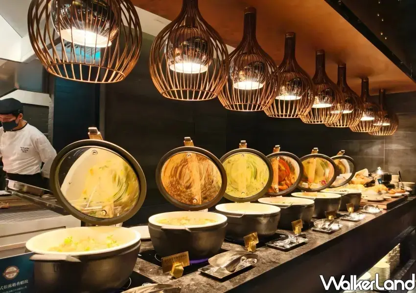 ▲多款滾燙煲湯與現煮料理讓人直呼暖心,島語台北大巨蛋店開幕將打造豐富的味覺饗宴。(攝影:鄭雅之)