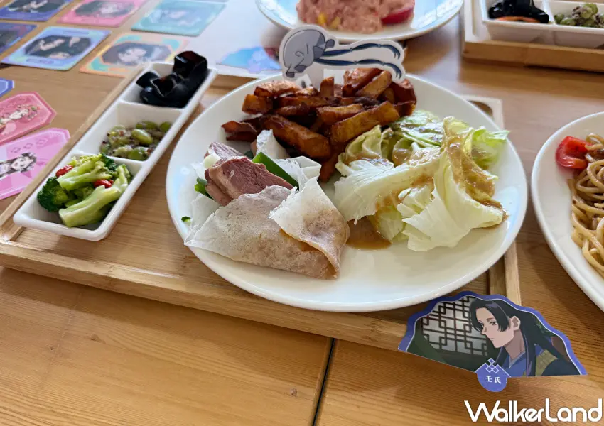 ▲點藥師少女角色主題餐送小卡!貓貓藥膳雞湯、壬氏御膳烤鴨捲餅套餐等4款。(攝影:鄭亦庭)