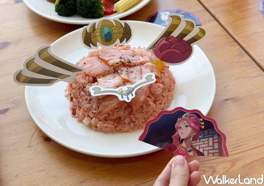 ▲點藥師少女角色主題餐送小卡!貓貓藥膳雞湯、玉葉妃煙燻鮭魚粉紅醬燉飯等4款。(攝影:鄭亦庭)