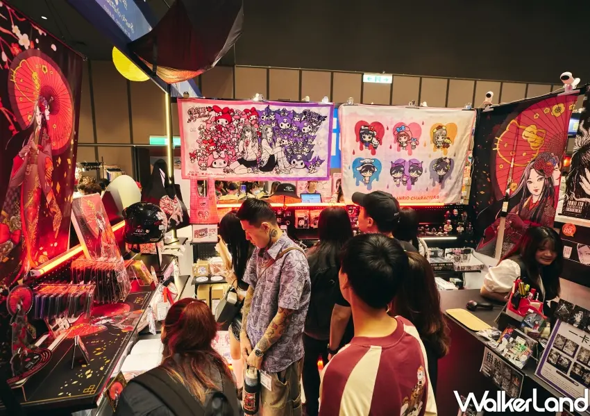 ▲信義動漫一番街重磅推出「伊藤潤二 × 三麗鷗」聯名快閃店,現場展售多款限量動漫周邊商品吸引粉絲搶購。