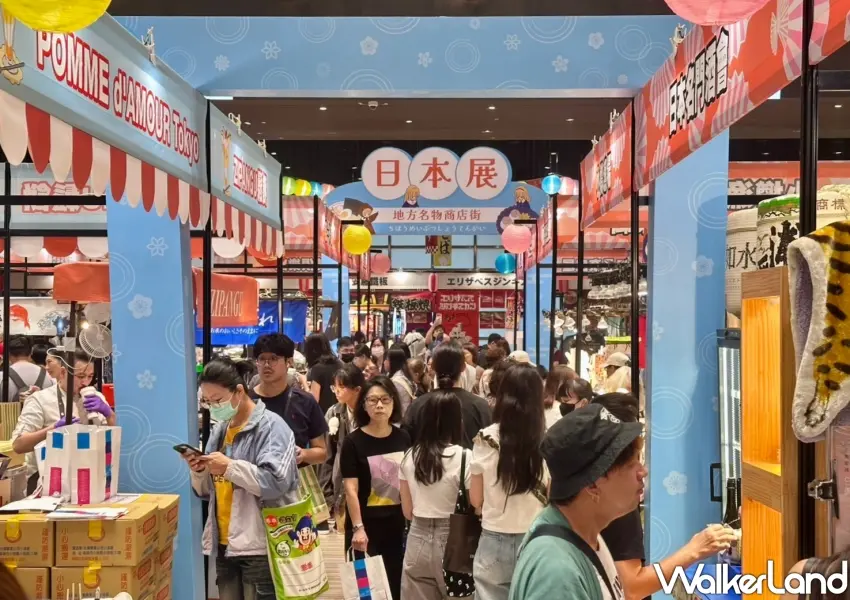 ▲新光三越台北信義新天地日本商品展盛大開幕,展場匯聚眾多排隊美食與伴手禮人潮絡繹不絕。