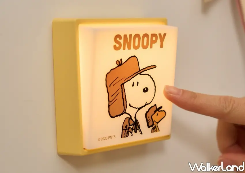 ▲重點單品「SNOOPY開關造型夜燈」,按壓即可切換柔和燈光,貼心磁吸設計能輕鬆打造溫暖房間氛圍。
