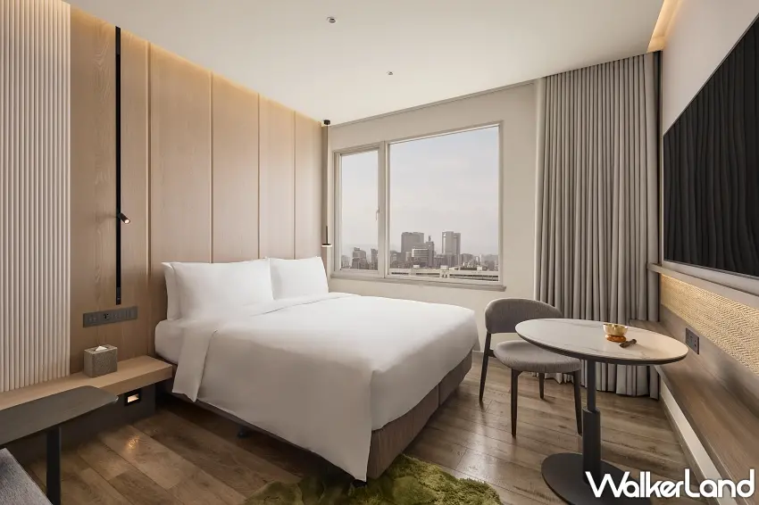 ▲好眠旅行當然少不了舒服的房間!嵨開安旅以簡約木質設計搭配大片窗景,潔白床鋪與柔和燈光營造安靜氛圍,白天體驗瑜伽與香氛手作,晚上就回房間好好休息,把3天2夜過得從容一點。圖/嵨開安旅提供;窩客島整理