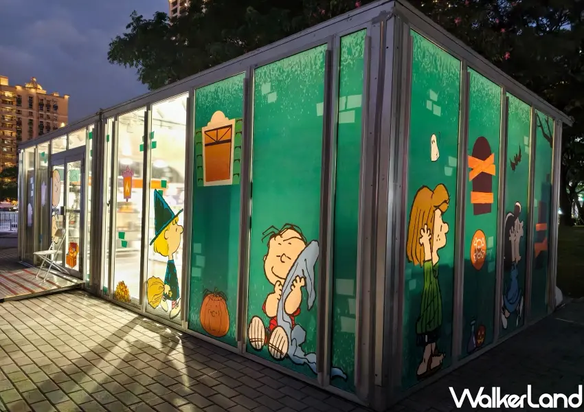 ▲現場特別設有史努比萬聖節限定快閃店,玻璃小屋搭配滿滿花生的塗裝造景,吸引粉絲搶購限量周邊商品。(攝影:鄭雅之)