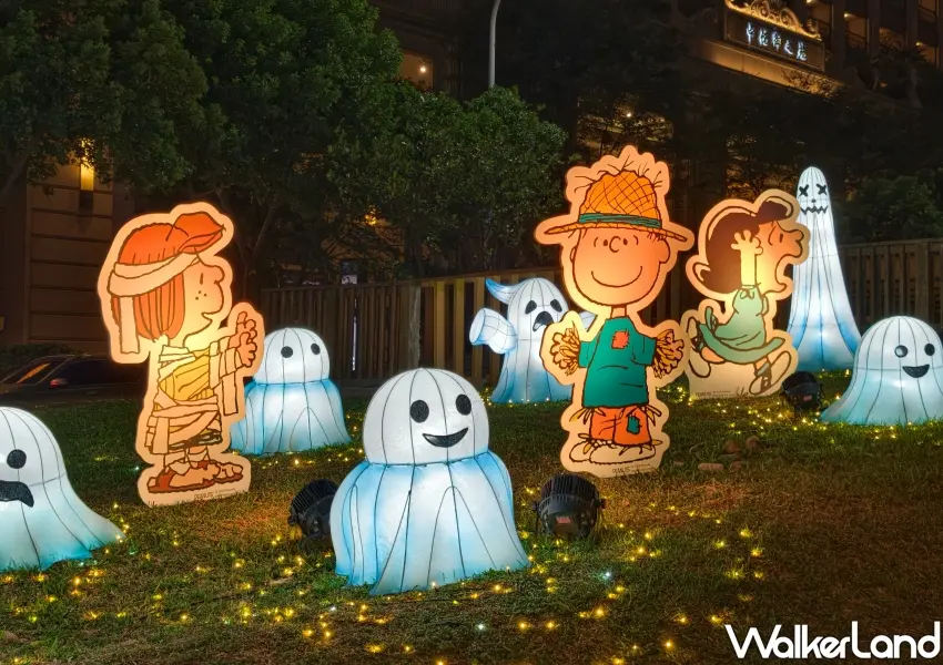 ▲Peanuts歡樂幽靈花園造景結合發光幽靈與角色立牌,增添夜間漫步驚喜。(攝影:鄭雅之)