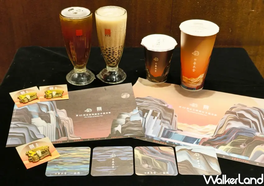 ▲質感爆棚的限定紙杯、餐墊紙與典藏紀念磁鐵登場,春水堂四度聯名金馬獎引發收藏熱潮。(攝影:鄭雅之)