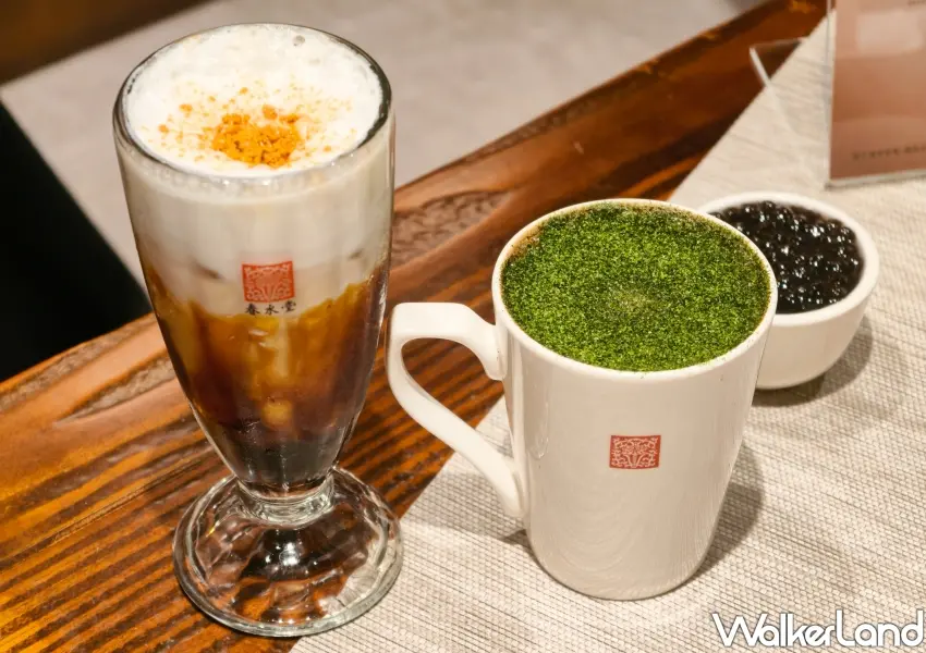 ▲手搖控一定要喝看看,春水堂帶來鋪滿海苔粉的海苔焙茶花生拿鐵與香醇冰琥珀拿鐵。(攝影:鄭雅之)