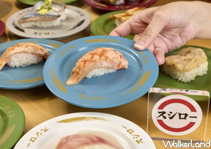 ▲鮭魚控必點壽司郎極味炙燒鹽味生鮭魚,厚切生鮭魚經高溫炙燒逼出自然油脂,再灑上玫瑰鹽提鮮。