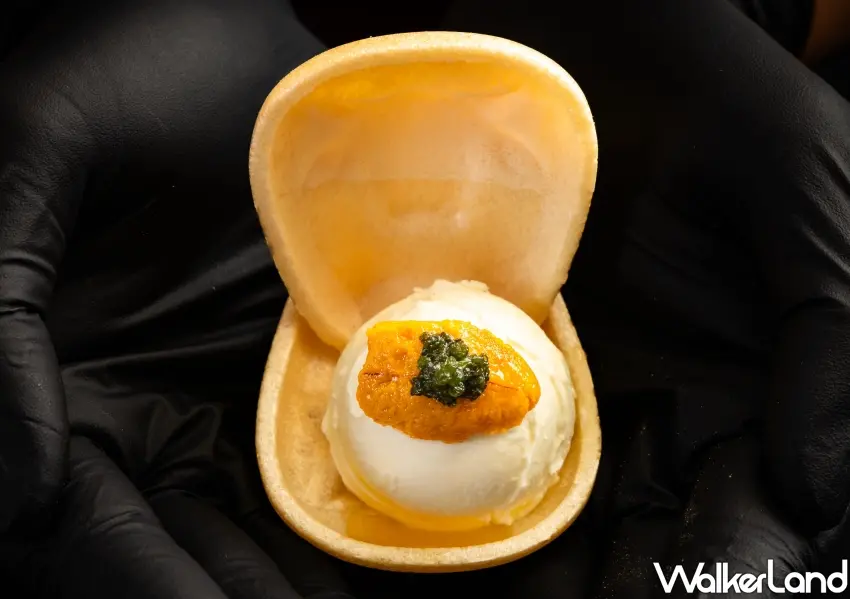 ▲甜點「北海道鮮乳冰淇淋．雲丹海鹽最中」，濃郁鮮乳冰淇淋搭配海膽與海鹽，鹹甜交融交織出完美句點。   