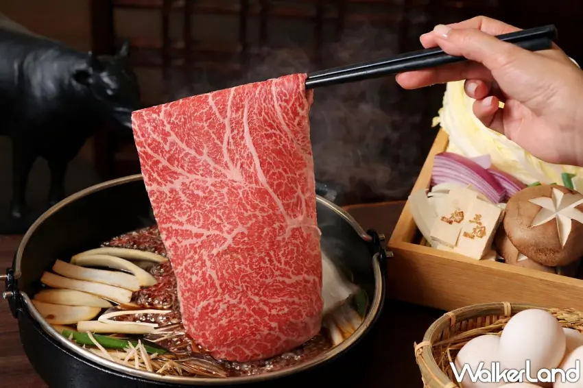 ▲日本A5和牛的細緻油花太誘人,大片粉嫩肉片輕輕放進熱騰騰的壽喜燒鍋裡,搭配鹹甜醬汁與滿滿蔬菜,就是秋冬最讓人期待的暖心滋味。三燔本家平日雙人和牛壽喜燒共鍋放題券約61折,和牛控可以先收進口袋名單。圖/台北晶華酒店提供;窩客島整理