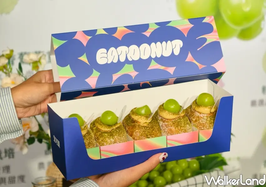 ▲EATDONUT精緻禮盒裝載兩款聯名麝香葡萄生甜甜圈,將韓國產地新鮮果實奢華融入甜點,成為秋季限定的人氣甜點首選。