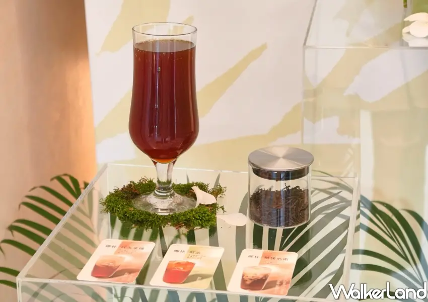 ▲嚴選頂級斯里蘭卡單一產區茶葉,搭配專屬風味紙卡與試聞體驗,讓大眾享受最精緻的精品奶茶饗宴。(攝影:鄭雅之)