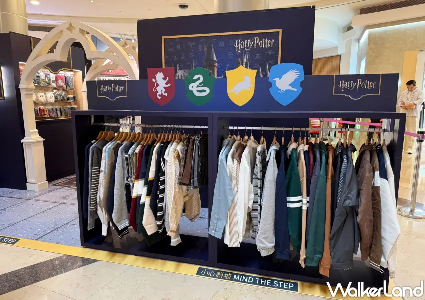 ▲哈利波特快閃店新品!全新推出白色、藍色與咖啡色等流行色系服飾。(攝影:鄭亦庭)