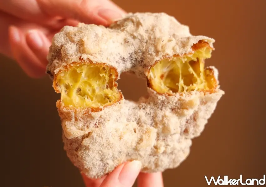 ▲I’m donut?台灣限定「台灣脆皮鮮奶」正式轉為常態販售,招牌生甜甜圈麵體濕潤綿密,搭配金黃酥脆外皮與糖粉奶香,一口咬下外酥內軟。