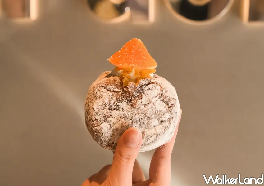 ▲粉絲敲碗回歸的I’m donut?「蜜柑優格」售價118元,柔軟布里歐麵糰填入自製優格奶油與新鮮蜜柑果肉,清爽解膩超適合當下午茶。