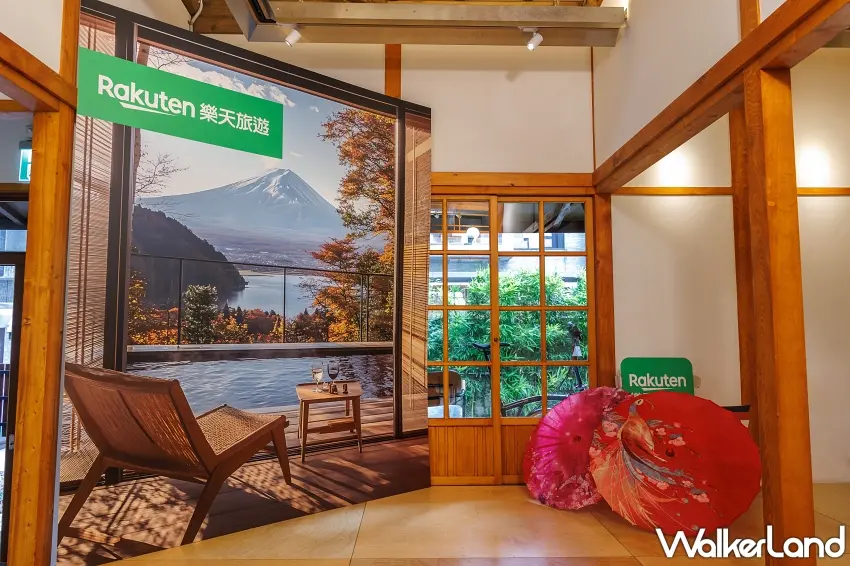 ▲一邊泡湯一邊欣賞富士山,根本就是日本度假的夢幻畫面。樂天旅遊以富士山露天溫泉情境搭配日式木造空間與和風紙傘,呼應台灣旅客越來越重視住宿品質的旅遊趨勢,也讓日本溫泉旅館再次成為旅行焦點。圖/樂天旅遊提供;窩客島整理