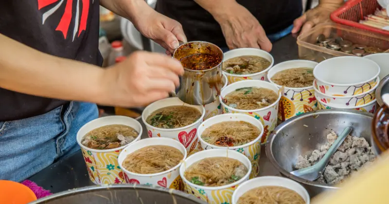 一週只賣四天！台中樂群手工麵線：在地人激推第五市場隱藏版美味
