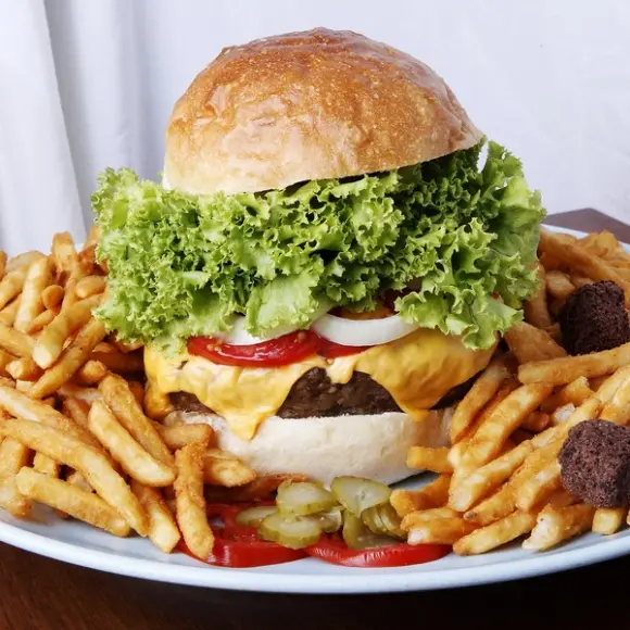 【窩客島周三小食堂】一口咬下那鮮嫩多汁大漢堡！