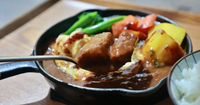 咖哩控必收！彰化隱藏版必咖哩BVKcurry，獨特咖哩、工業風環境一試難忘。