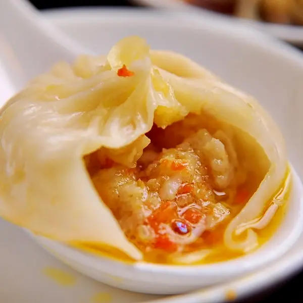 【窩客島週三小食堂】小心燙口的爆漿噴汁鮮肉湯包啊！