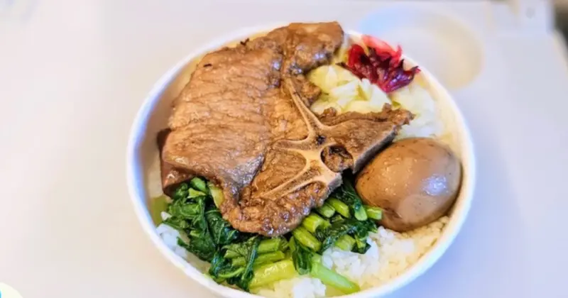 花蓮限定！花蓮台鐵便當超人氣懷舊排骨便當，在地人才知道的鐵路美味。