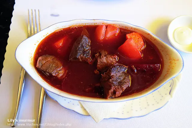 訪台北賓館及到Astoria明星咖啡館享用道地俄式羅宋湯。