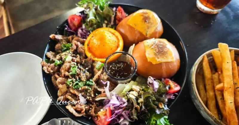 台中西區早午餐推薦！慕泥灰咖啡向上店老宅早午餐，炸饅頭早餐盤必吃。