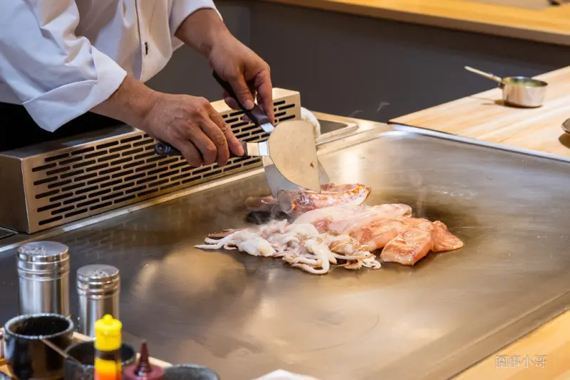 桃園大園青埔美食推薦-海童鐵板料亭，嚴選的食材遇上身懷絕技的主廚，一道道美味的鐵板料理讓人心滿意足。 @圍事小哥的幸福相框