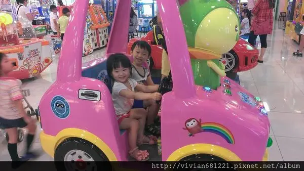 [板橋。親子館]   小孩玩到拉不走，大人玩到瘋狂 的好地方 ~ 麗寶百貨 POPA family主題樂園