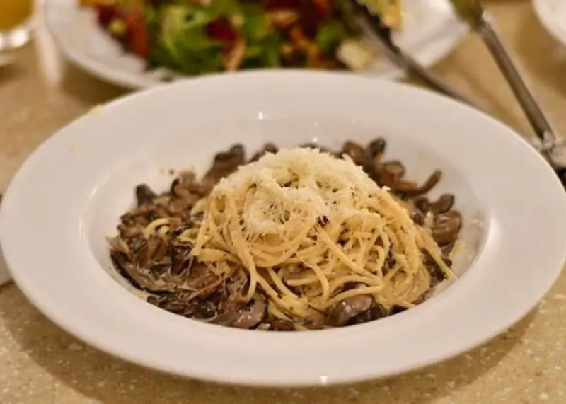 台南必訪質感蔬食餐廳「自然熟」！多款素食選擇滿足全素與蛋奶素需求。