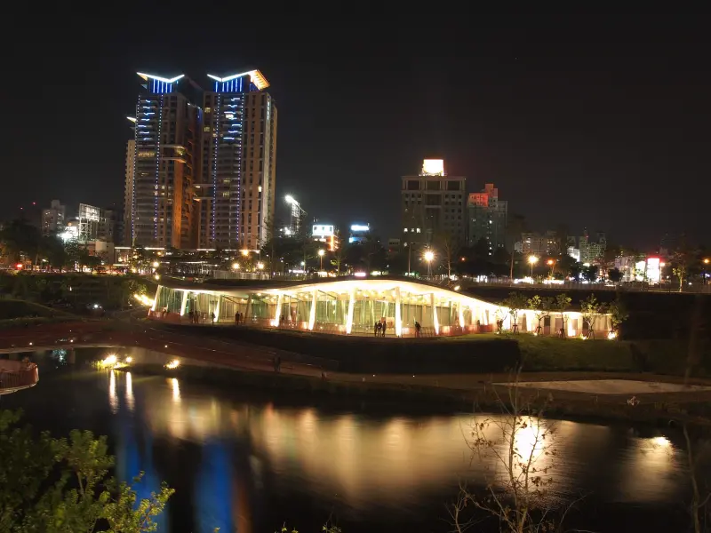 晚上真的美...來補些圖吧！