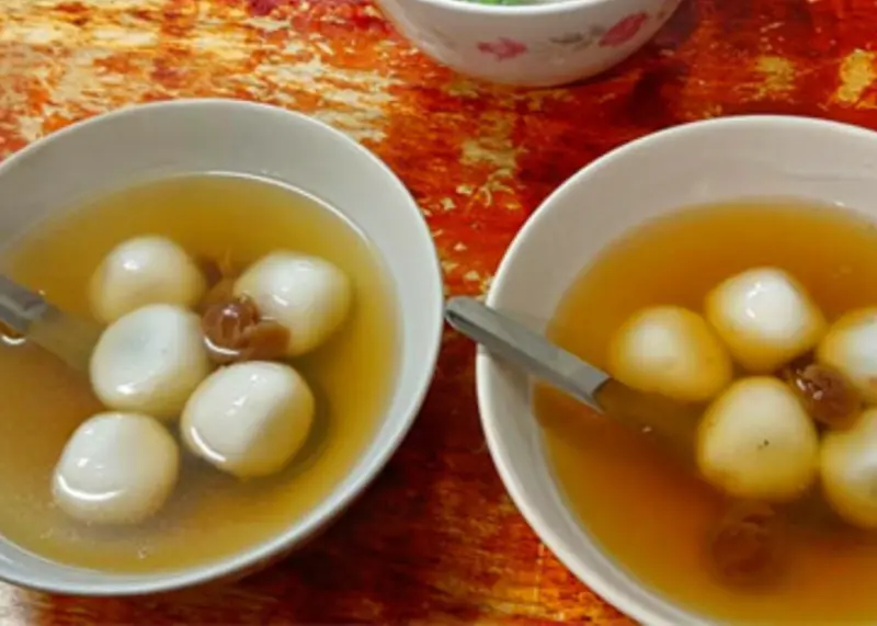 台中北屯在地30年！欣欣商號湯圓鹹甜都好吃，雞絲麵也不能錯過。