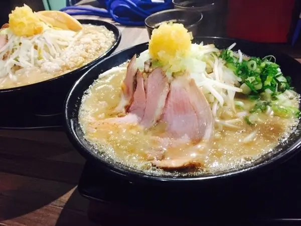 捷運公館站✿ 鷹流東京豚骨拉麵-極匠 ✿堆成小山丘的勁道拉麵 搭配超濃郁日本湯頭!