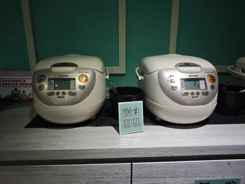 吃。台南市。美食|中西區 。「肉多多火鍋－台南新光中山店」網