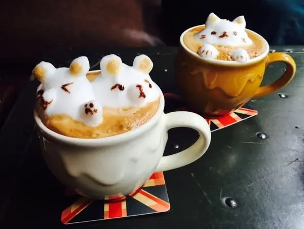 捷運市政府站 ✿ 姊紋 GIVEN HOUSE✿ 療癒人心的立體拉花來了~  整片的米字旗紅磚牆太美!