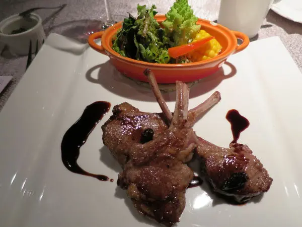 20150206@台北阿根廷慢火牛排 燈光美氣氛佳