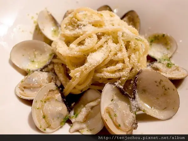 花花，甲飽沒【台北食記】Cloud 9 Cafè 台北東區145元就能吃到高品質義大利麵 忠孝復興便宜美食推薦