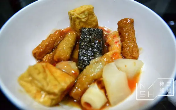 [捷運士林美食] Nash 吃 士林甜不辣 海放便利商店的關東煮