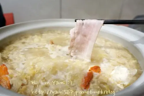 台北凱撒大飯店：Checkers自助餐廳 ► 台北 中正區 ◄ 捷運沿線美食：台北車站M6出口 x 超療癒季節限定酸菜白肉鍋，不吃會後悔～～