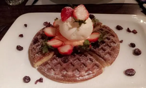 【Cyndi愛美食】台中│MOMO PASTA。專賣義大利麵，現在還多了鬆餅了呢﹝麻葉餐飲集團、中友、一中、平價、情侶約會、朋友聚會﹞