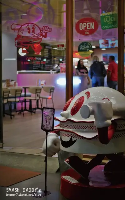 《泰國清邁自由行》Smash Daddy’s Burgers CNX│粉紅可愛風美式復古漢堡店