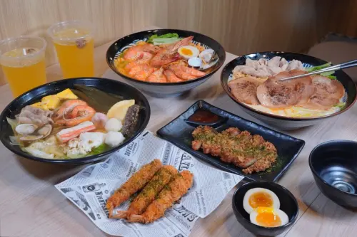 新北市板橋區【二春外鍋燒專賣店 板橋埔墘店】每日現煮湯頭＋澎湃配料，十多種湯頭想吃哪款自己搭！