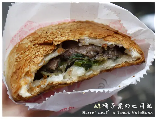 【饒河夜市】台北市松山區│福州世祖胡椒餅 -- 不排隊才奇怪~夯到成饒河夜市的代名詞!