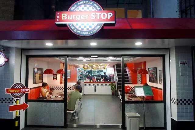 June 28, 2010  Burger Stop ～ 簡單明瞭的滋味  