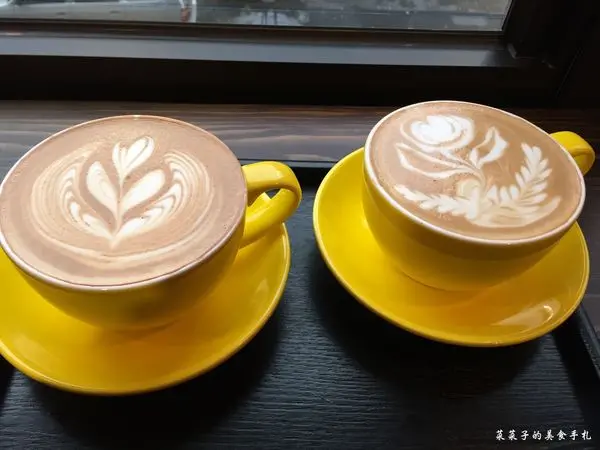 [新北三重]驚嘆號咖啡|自家烘培咖啡館，工業風裝潢|不限時、有插座和免費wifi(內文附菜單)