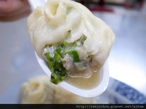 花花，甲飽沒【台北食記】正好鮮肉小籠包 通化臨江夜市必吃隱藏版美食 捷運信義安和站